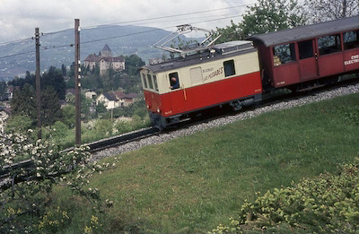 CEV, Zahnstangenstrecke oberhalb Blonay mit Schloss Blonay, Personenzug mit He 2/2 3, Aufnahme 1963