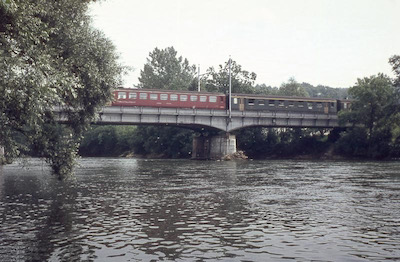 SBB, Wangen an der Aare, Aarebrücke, Schnellzug mit Speisewagen, Aufnahme 1966
