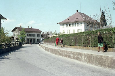 SBB, Bahnhof Langenthal, Bahnhofstrasse mit hohem Trottoir, Aufnahme 1967