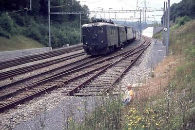 SBB, nordöstlich von Othmarsingen, Personenzug mit Be 4/6-Tw, Aufnahme 1975