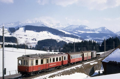 AB, Waldstatt, Personenzug mit Dieseltriebwagen ABDm 2/4 56 Richtung Herisau, Säntis, Aufnahme 11. April 1970 (Photo: Karl Meyer)