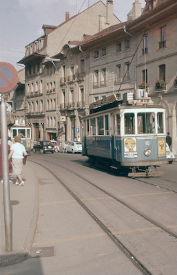 TF, Fribourg, Tram 2 Ce 2/2 9 (im Hintergrund) und 10 (vorne), Aufnahme 1962