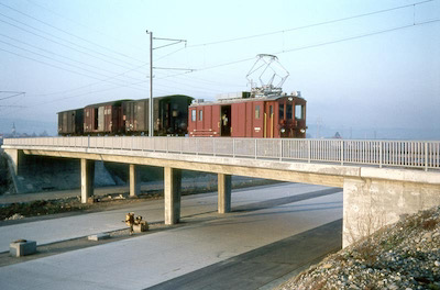 WSB Güterzug, Entfelden-Muhen über Autobahn N1, 1966