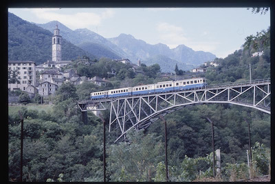 FART Intragna, Isornobrücke, Schnellzug, 2 Wagen, 1989