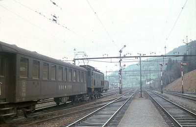 SBB, Stein-Säckingen, Personenzug mit Ae 3/6 II, dreiflügliger Semaphor, Aufnahme 1965