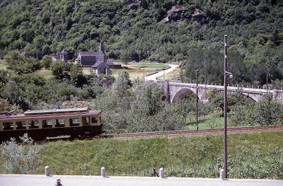 BA, Motto, ABe 4/4 4 oder 5, Brücke über den Brenno zur Kirche San Pietro, Aufnahme 1968