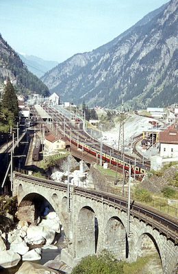 Göschenen, SBB-TEE, FO-Brücke, 1963