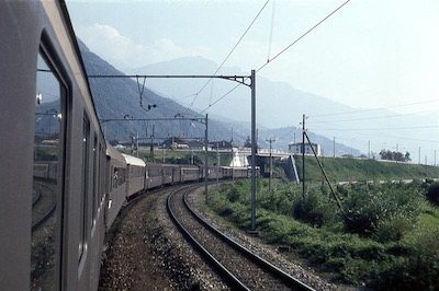SBB Gotthardzug mit Überführung RhB bei Arbedo, 1965