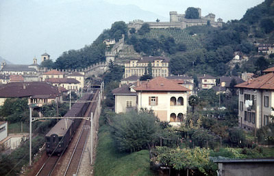 SBB, südlich Bellinzona, Montebello, Personenzug, Aufnahme 1970