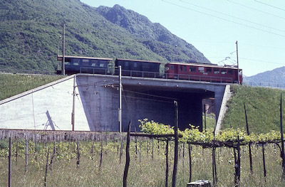 Bellinzona-Mesocco-Bahn, Castione-Arbedo, Überführung SBB, RhB ABDe 4/4, Aufnahme 1967