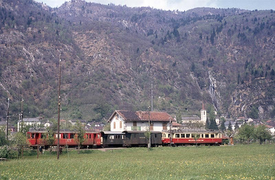 Bellinzona-Mesocco-Bahn, S. Vittore, RhB ABDe 4/4 452 und AB ABe 4/4 41, Aufnahme 1972