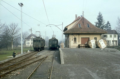 Wohlen-Meisterschwanden-Bahn, Bahnhof Sarmenstorf, BDe 4/4 1 und 2 (Gleichstrom), Aufnahme 1966