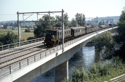 SBB, Bornlinie, Ruppoldingerbrücke über die Aare, Güterzug mit Ae 4/7, Aufnahme 1981