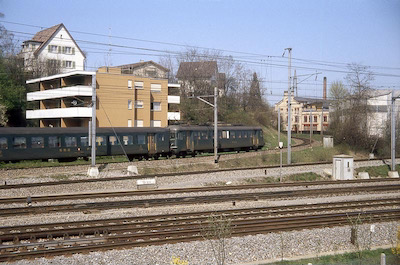 SBB, Zürich Oerlikon, Abzweigung Seebach Richtung Furttal, Pendelzug mit RBe 4/4, Aufnahme 1983