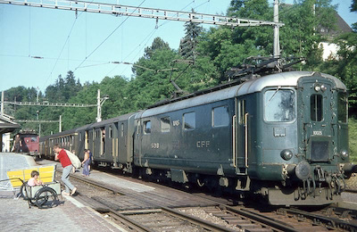SBB, Andelfingen, Personenzug mit Re 4/4 I 10025, Aufnahme 1967
