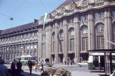 SBB, Bahnhof St. Gallen, Bahnhofplatz mit Trolleybussen, Aufnahme 1966