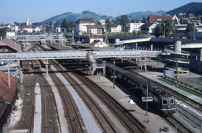 SBB, Bahnhof St. Gallen - St. Fiden, Schnellzug mit Re 4/4 II, Aufnahme 1983