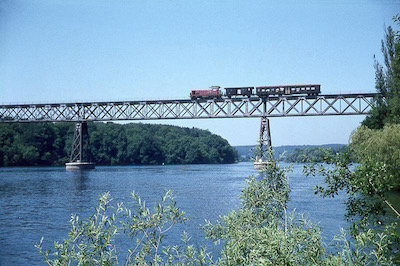 SBB, Rheinbrücke zwischen Etzwilen und Hemishofen, Personenzug mit Bm 4/4, Aufnahme 1967