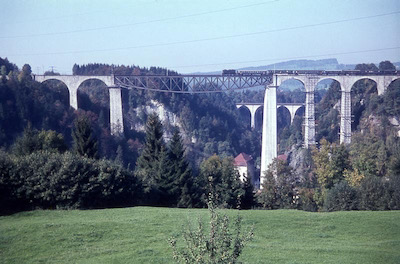 BT, St. Gallen - Bruggen, Sitterviadukte (vorne der BT und hinten der SBB), Personenzug mit Be 4/4, Aufnahme 1966
