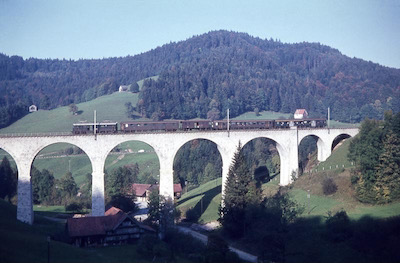 BT, Waldbach-Viadukt zwischen Degersheim und Mogelsberg, Personenzug mit De 4/4 25, Aufnahme 1966