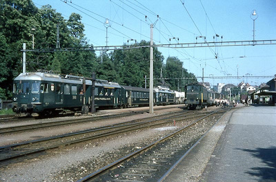 MThB, SBB, Kreuzlingen, MThB-Pendelzug mit zwei ABDe 4/4 (Nr. 14 an der Spitze), SBB-Personenzug mit Ae 3/6 I 10616, Aufnahme 1967