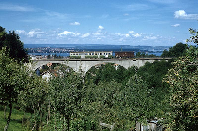 MThB, Kreuzlingen Bernrain, Viadukt Jakobshöhe, ABDm 2/4 mit Güterwagen, Aufnahme 1960