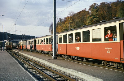 WB, Lampenberg-Ramlinsburg, Kreuzung Personenzüge mit BDe 4/4 (Serie 1-3) am 90-Jahr-Jubiläum der WB, Aufnahme 1. Nov. 1970