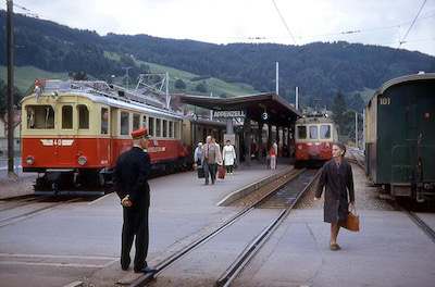 AB, Appenzell, Personenzug mit ABe 4/4 40 (links) und BDe 4/4 47 (Mitte), Aufnahme 1973