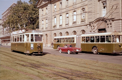 SVB, Bern Bubenbergplatz, Tram 1 mit Be 4/4, Trolleybus 29, Aufnahme 1962